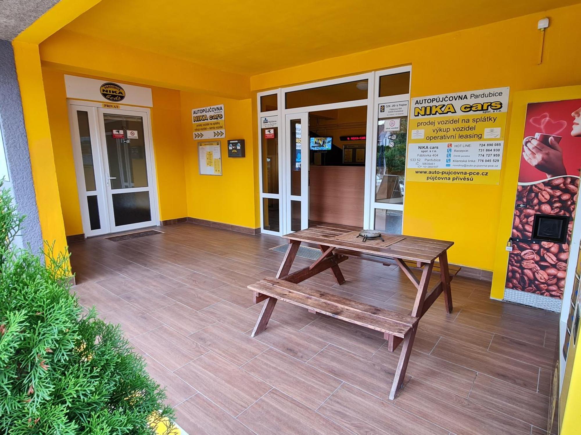 Nika Beds Hotel Pardubice Exterior foto